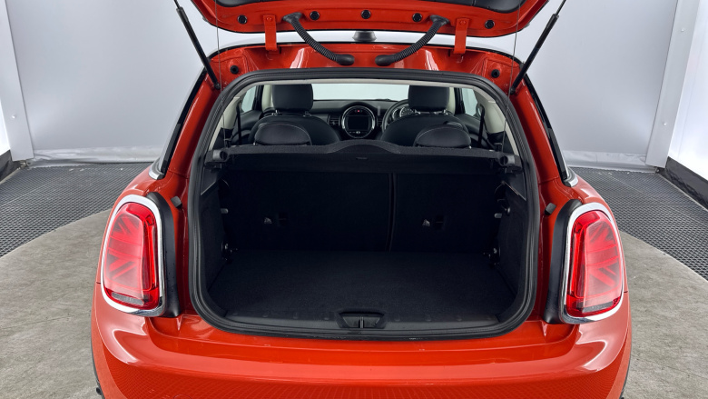 MINI Hatchback 1.5 Cooper Classic II 3dr [Comfort Pack] Petrol Hatchback